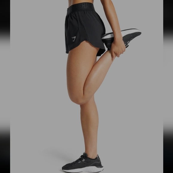 Gymshark Training loose fit shorts - Picture 4 of 14